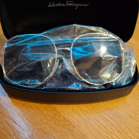 Salvatore Ferragamo Unisex 61mm Gancini Oversize Sunglasses NIB - Picture 16 of 16